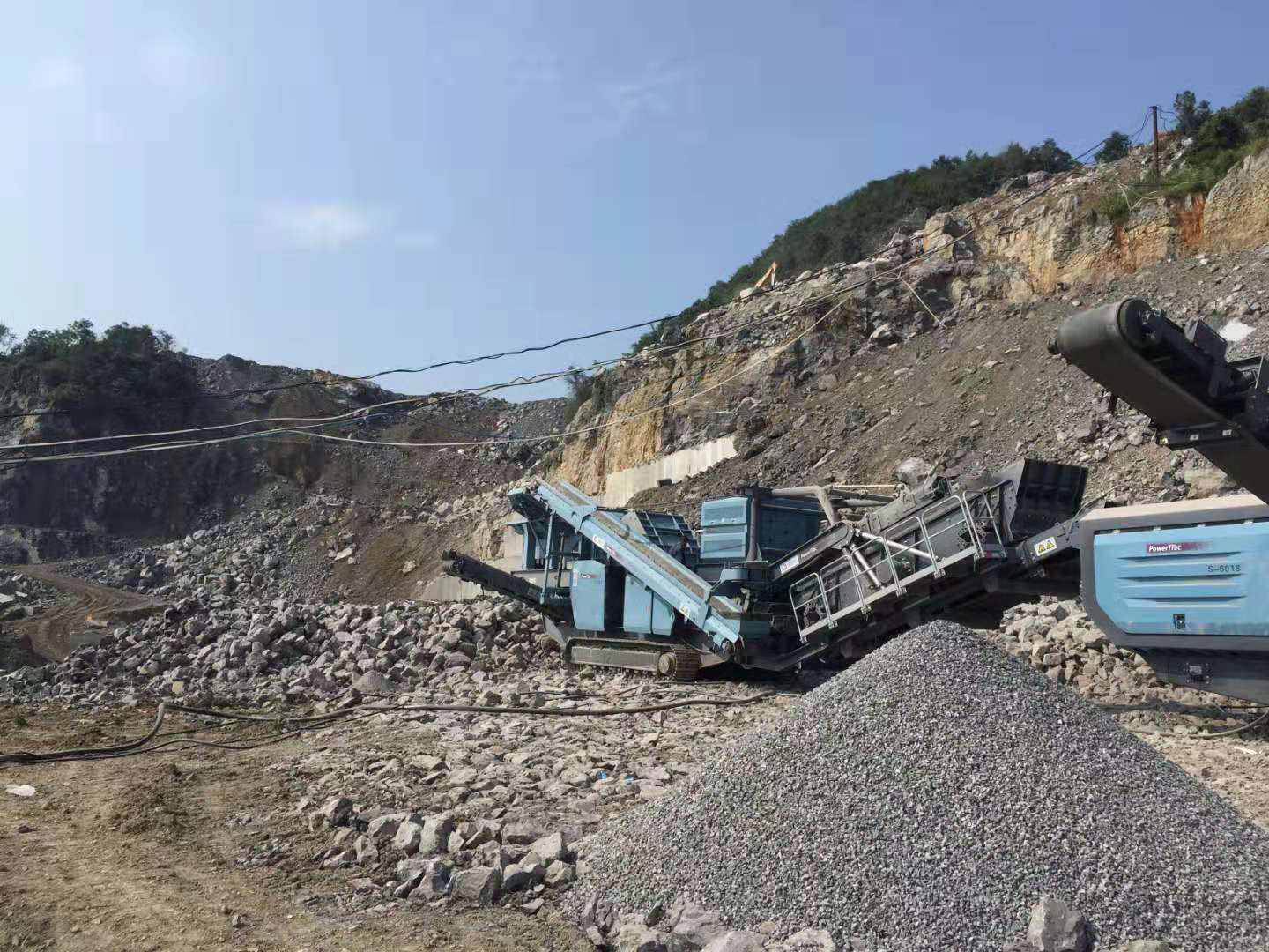 XFC550變頻器在移動(dòng)式破碎機(jī)上的應(yīng)用(圖7) XFC550變頻器在移動(dòng)式破碎機(jī)上的應(yīng)用(圖7)