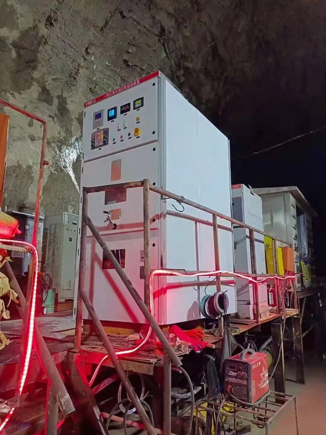 西馳高壓軟起動(dòng)裝置再度出現(xiàn)在重大水利工程現(xiàn)場(chǎng)(圖3) 西馳高壓軟起動(dòng)裝置再度出現(xiàn)在重大水利工程現(xiàn)場(chǎng)(圖3)